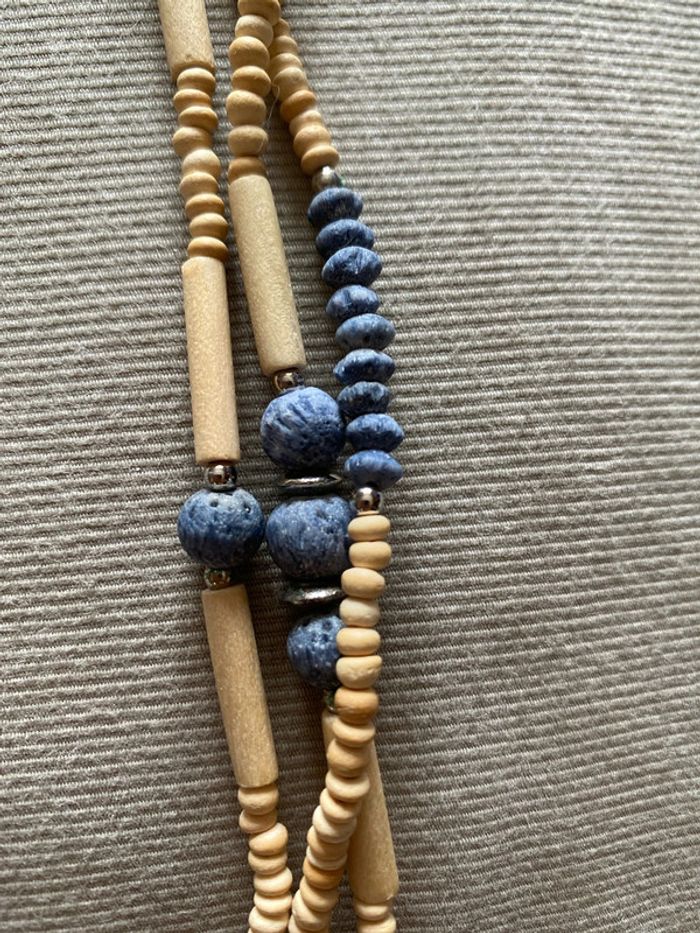 Collier en bois et pierres de lave - photo numéro 3