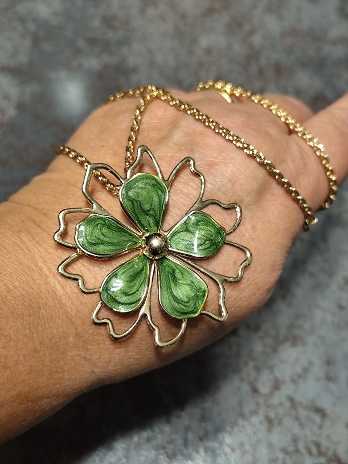 Chaîne et pendentif - photo numéro 3