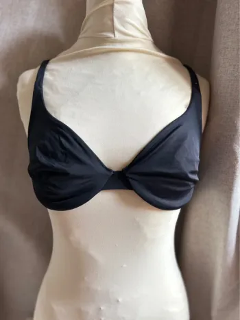 soutien-gorge noir de la marque Dim