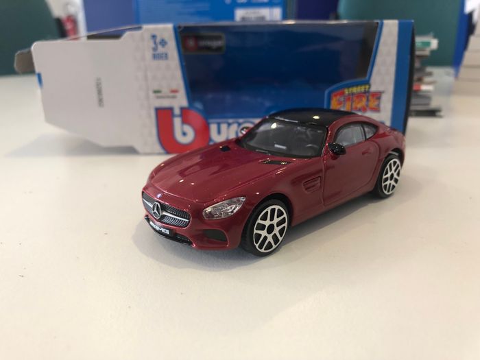 Miniature burago Mercedes benz AMG GT 1/43