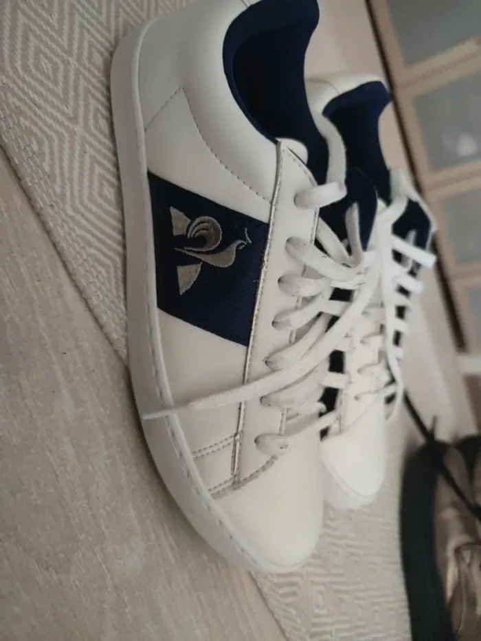 Basket Le coq sportif blanche et bleu marine pointure 38 - photo numéro 3