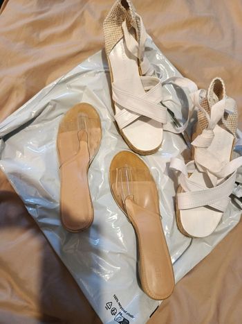 Lot chaussures femme 38 : sandales compensées style espadrilles Charles & Keith + mules justfab