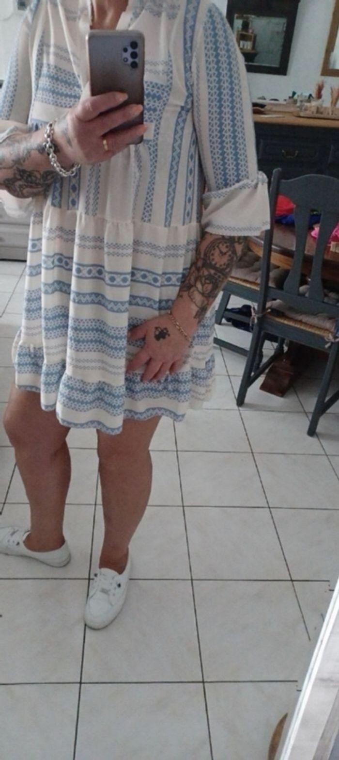 Très jolie robe courte d'été femme T U lisez bien l'annonce surtout - photo numéro 3