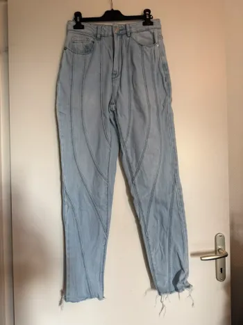 Jean mom bleu en très bon état pimkie taille 34