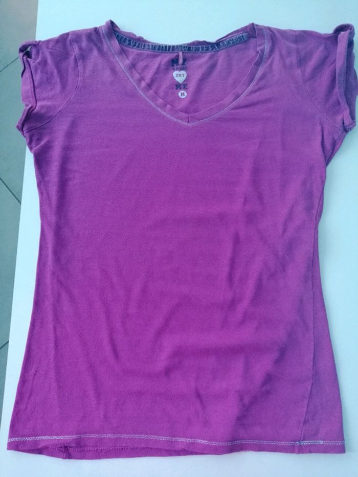 T shirt violet col V