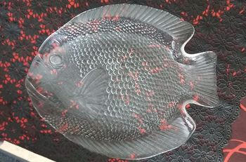 2 assiettes en forme de poisson