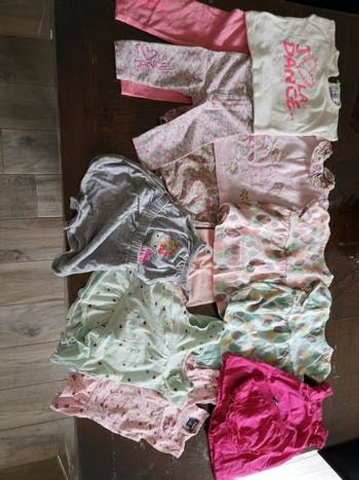 Lot de vêtements bébé fille