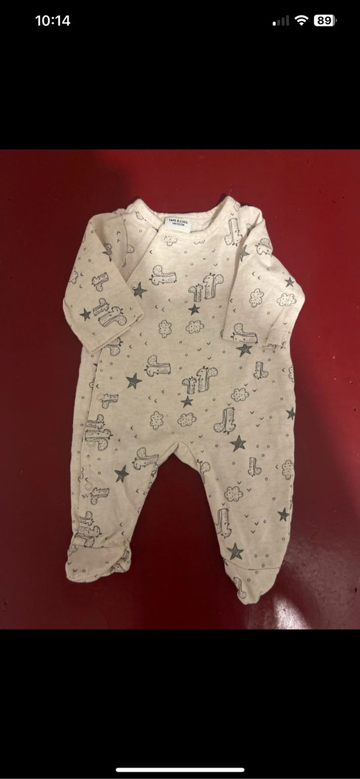 8 pyjamas 1 mois neuf sans étiquette 🏷️ - photo numéro 2
