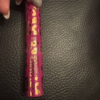 Mascara noir volume neuf