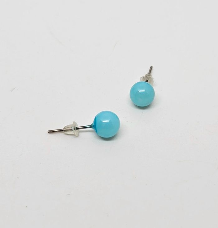 Paire de boucles d'oreilles. Neuve.