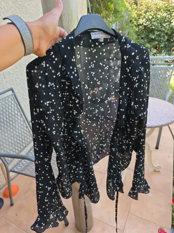 Chemise cœur croisé lacet qui passe par l'intérieur et qui se nouer au dos