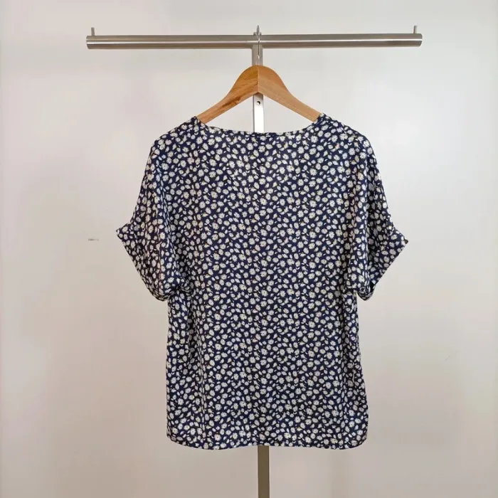 Blouse fleurie bleu marine à marguerites Jodhpur T40 en polyester fluide manches courtes A918 - photo numéro 6