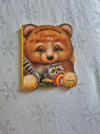 Livre "vintage" ourson et la raton laveur
