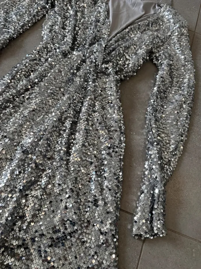 Robe argenté à sequins pageone, taille XS, très bon état - photo numéro 2