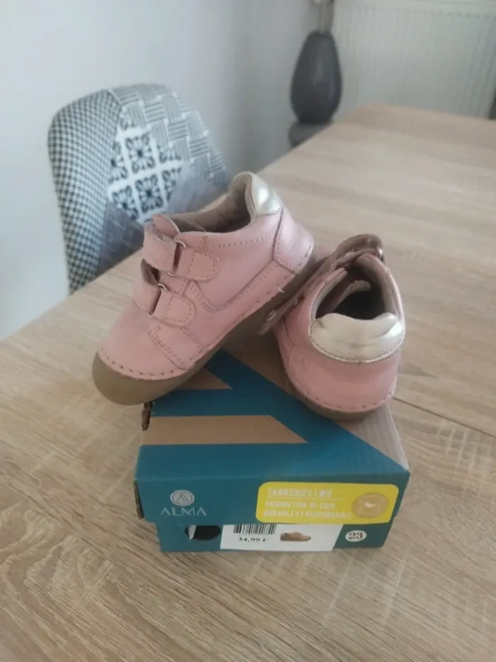 Chaussures bébé rose a scratch - photo numéro 7