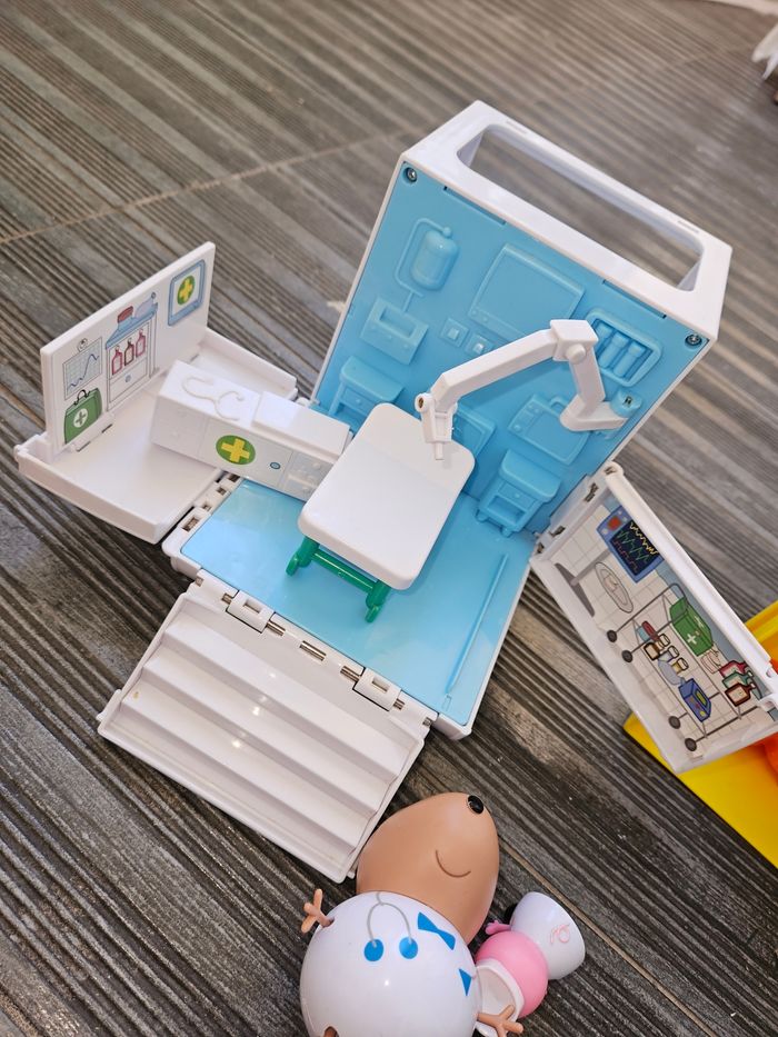 Ambulance peppa pig - photo numéro 2