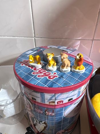 Lot de quatre. Fèves le Roi Lion.