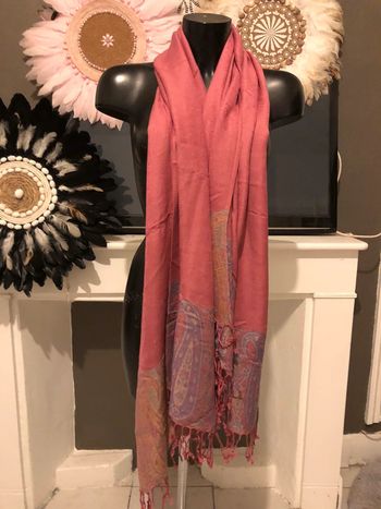 Étole rose longue