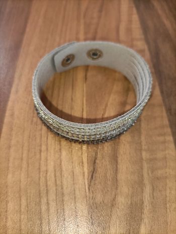 Bracelet gris à strass