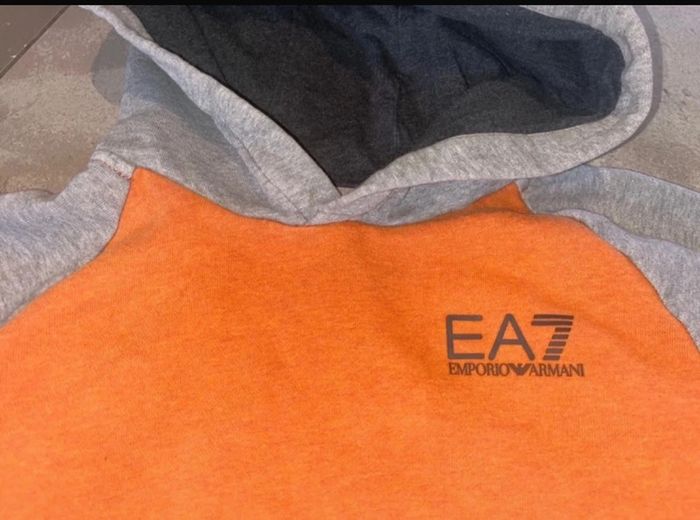 Sweat à capuche  Poche sur le devant  Emporio Armani 12 ans tbe EA7 - photo numéro 3