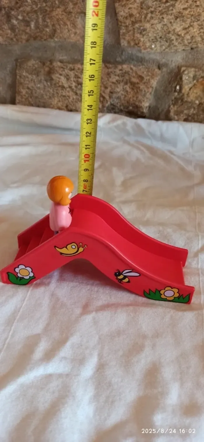 Enfant fille sur toboggan rouge playmobil 123 - photo numéro 4