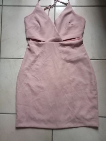 Très jolie robe à bretelles