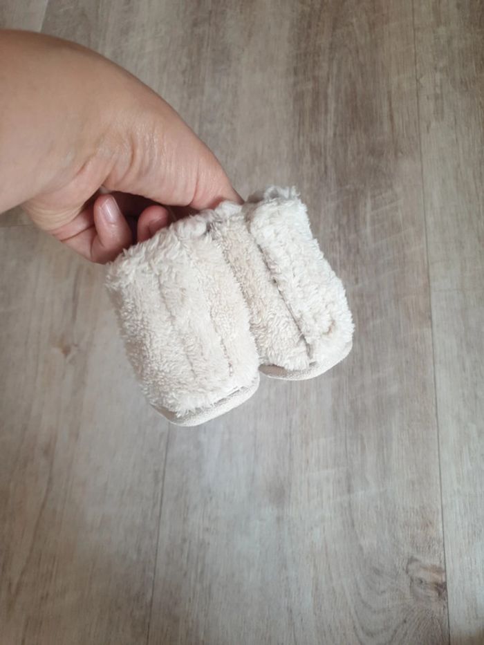 Chaussons bébé 0/6m neuf - photo numéro 4