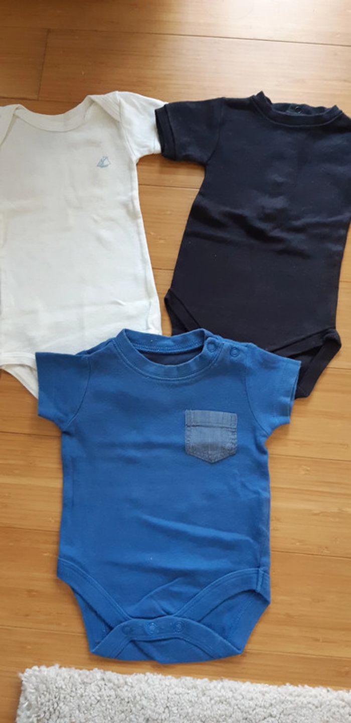 lot de bodies(3mois)