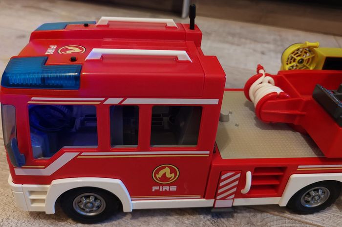 camion grande échelle pompier Playmobil - photo numéro 3
