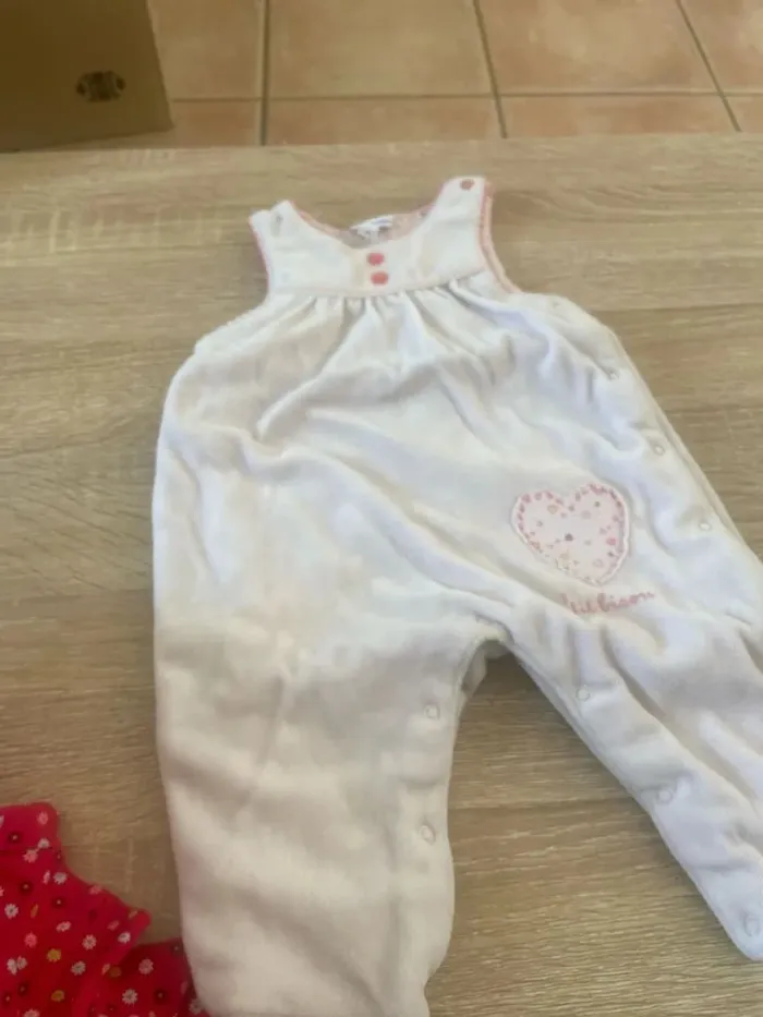 Lot fille 1 mois (8 pièces) - photo numéro 9