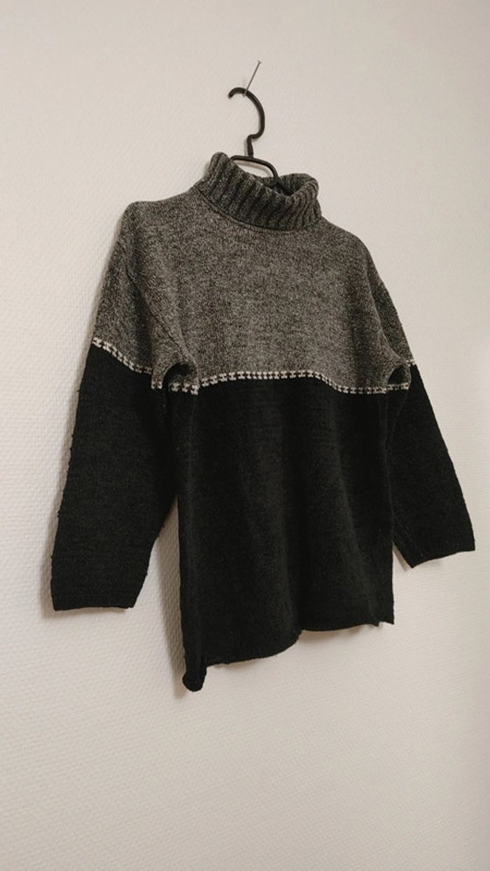 Pull col roulé maille chenille bicolore noir et gris Lisere blanc au milieu mange trois quart - photo numéro 3
