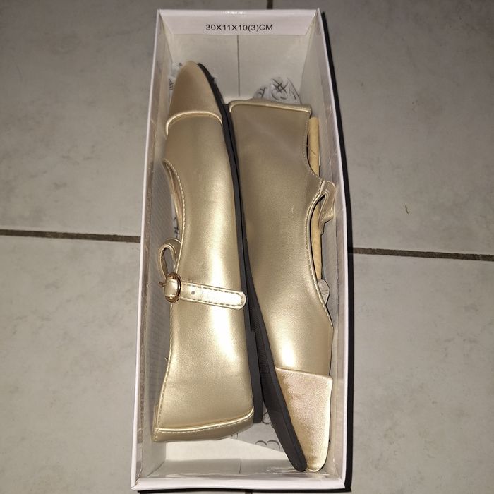 Ballerines  couleur doré  neuves - photo numéro 2