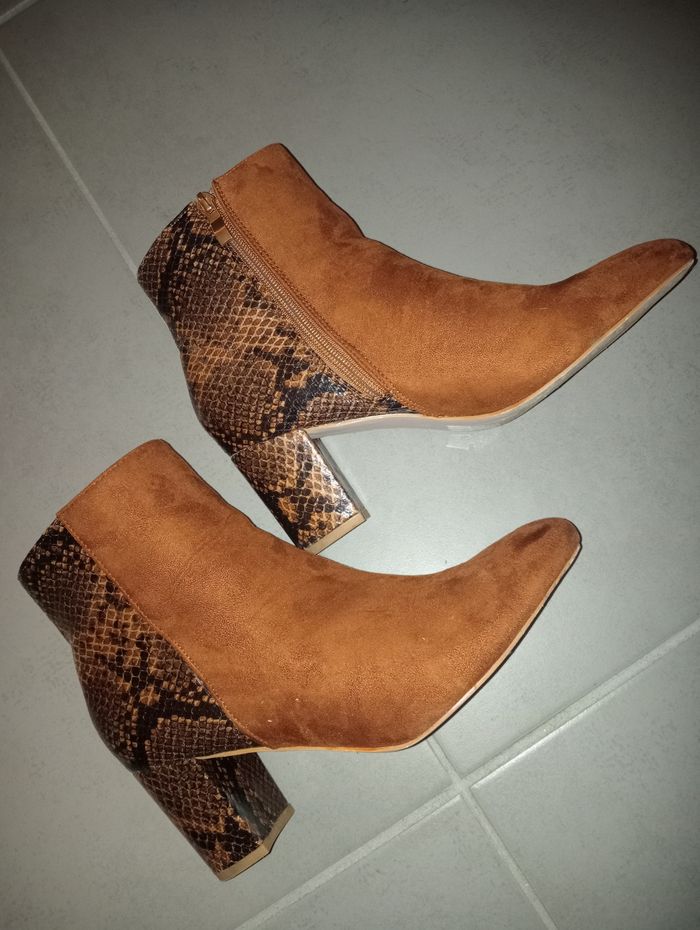 Bottines boots serpent bi matière daim peau de pêche talon