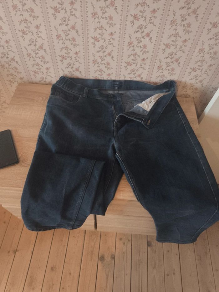 Un jean taille 54 état Neuf