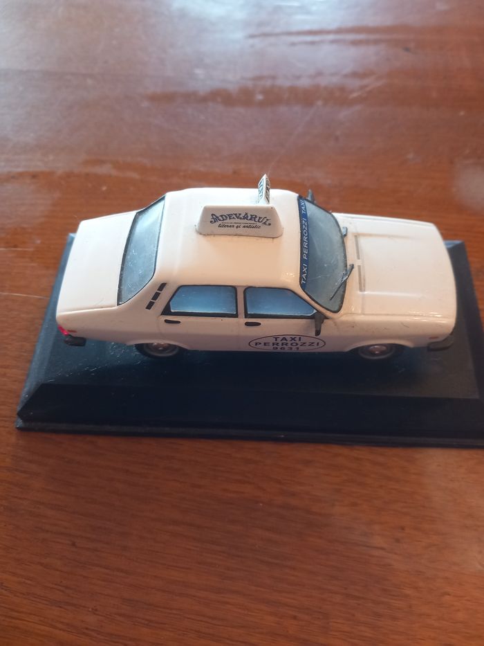 Voiture de collection Dacia 1300 - photo numéro 4