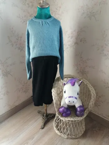 Pull fin bleu manches bouffantes détails plissés au col avec pressions / placard de filles / (8 ans)