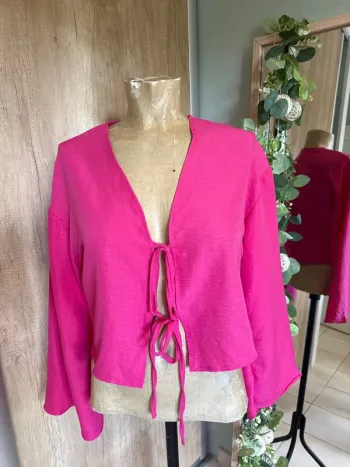 Jolie chemise avec lien de serrage femme