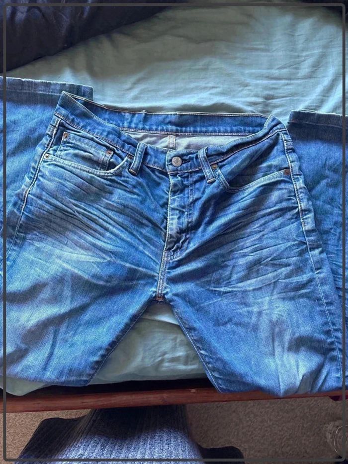 Jeans levi's taille 40 trouée - photo numéro 2