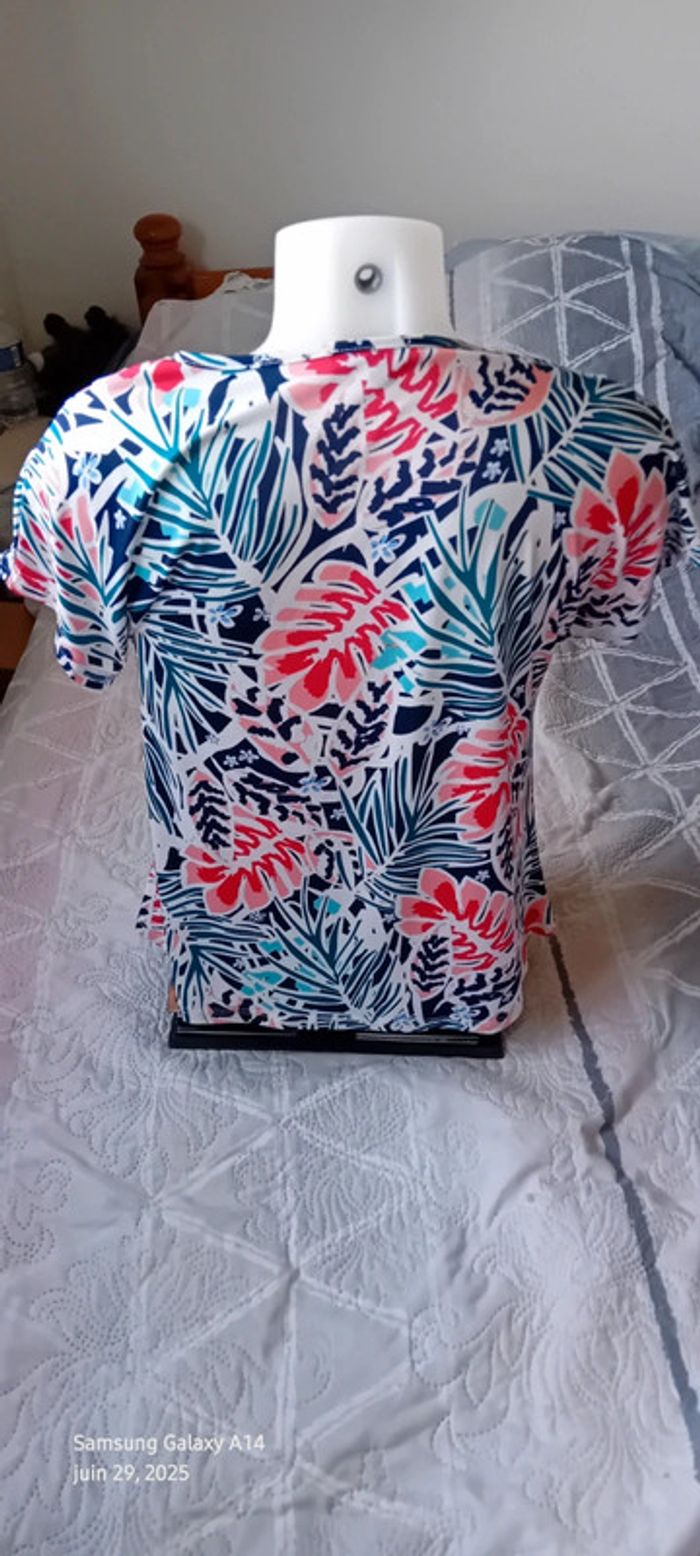 Haut fluide col bénitier imprimé fleurs feuilles tropicales multicolore femme M Riu - photo numéro 11