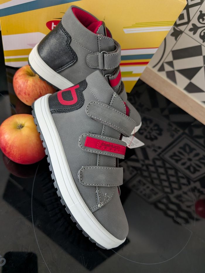 Baskets garçon. Taille 30. Neuf. Balducci. Semelle intérieure en cuir