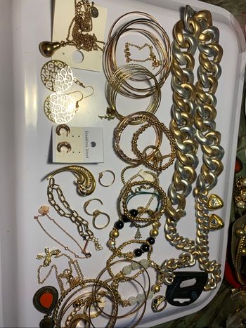 Gros lot bijoux couleur dorée ( lire descriptif)
