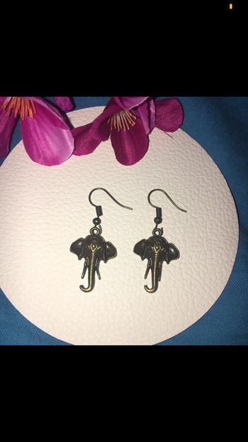 boucles d'oreilles pendantes métal doré vieilli antic gold vintage Elephant