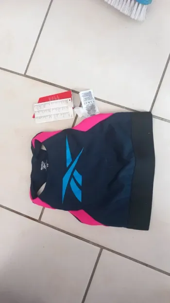 Brassière de sport neuve reebok 32/34