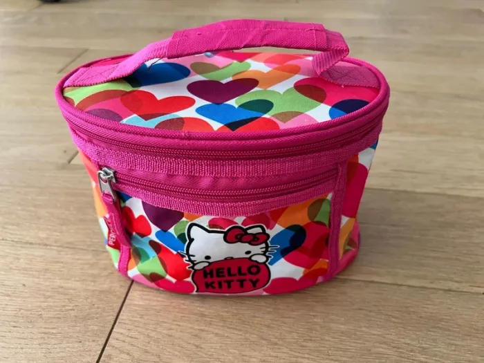 Trousse de toilette perona licence hello Kitty bon état