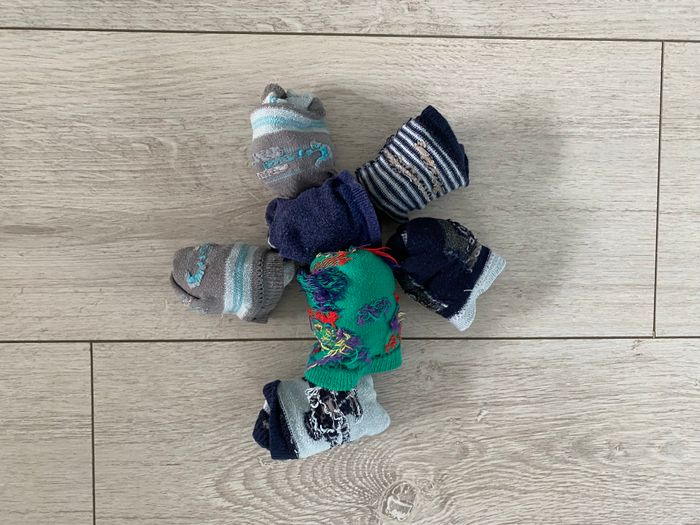 Lot de 4 x chaussures et 7 x chaussettes (pointures 19 au 22) - photo numéro 4