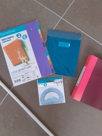 Lot de fournitures scolaires
