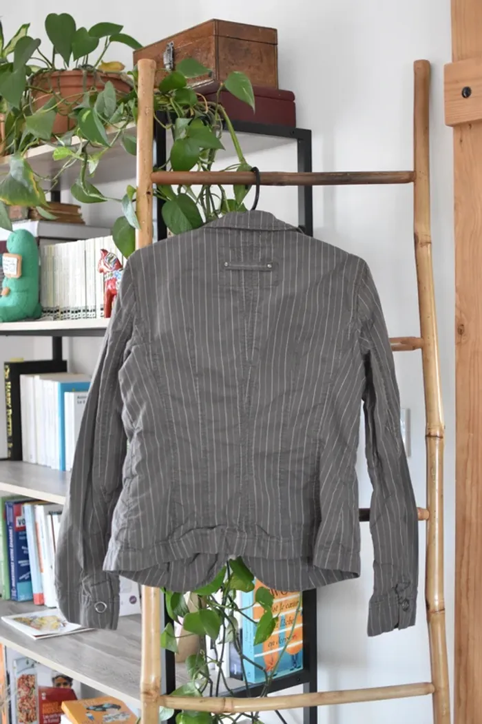 Veste Esprit en taille 38 - bon état - photo numéro 9