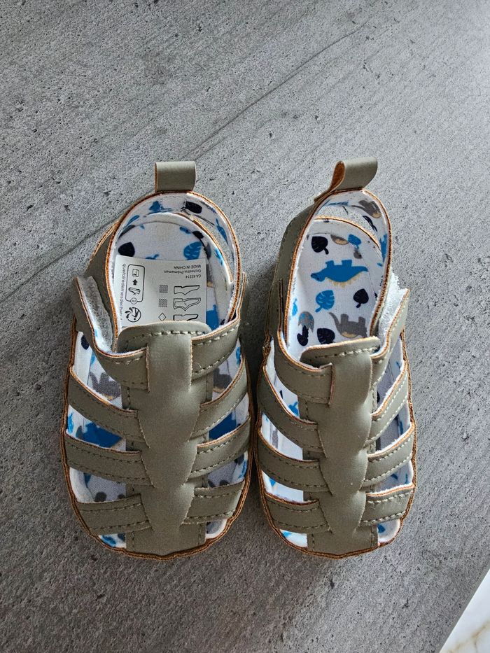 Chaussures bébé neufs - photo numéro 2
