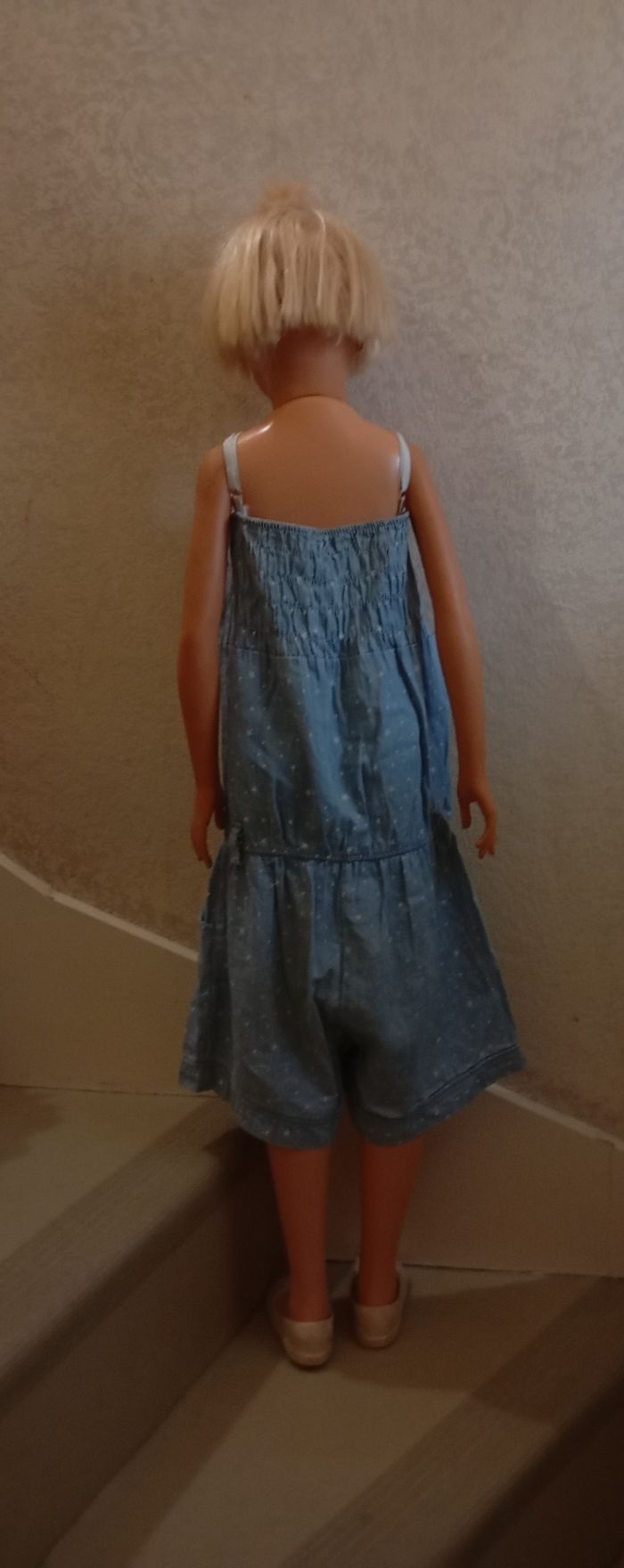 Combishort , 12 ans, coton bleu clair, étoiles blanches ,bretelles réglables ,taille élastique,2 poches . Très bon état. - photo numéro 4