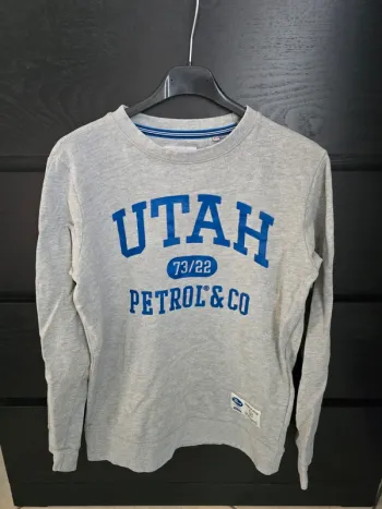 pull gris et bleu Petrol